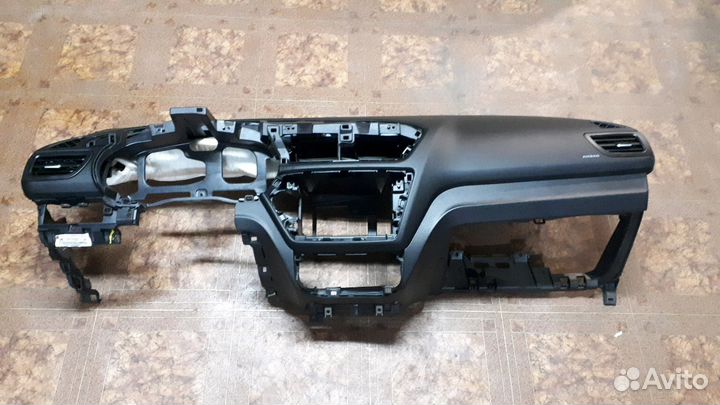 Торпедо панель приборов Kia Rio 3