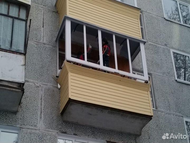 Пластиковые окна на балкон p-9203