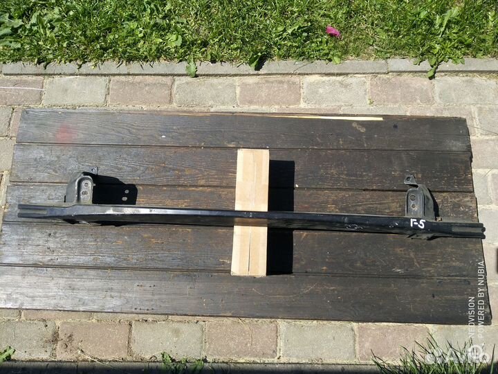 Усилитель бампера переднего Фольксваген Гольф 5