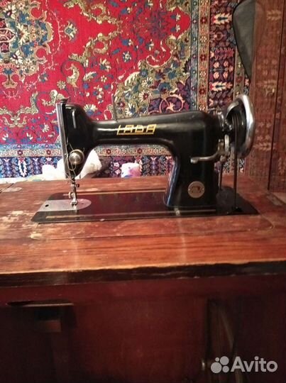 Швейная машина LADA