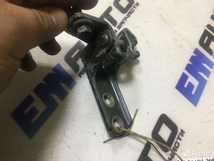 Петля двери задняя левая нижняя Митсубиси Лансер 9