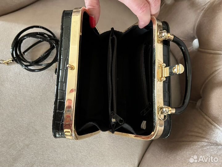 Сумочка женская с ремешком