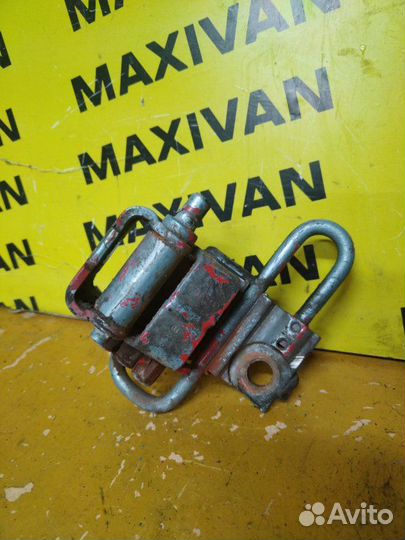 Петля двери передняя правая Audi A6 C6 2008