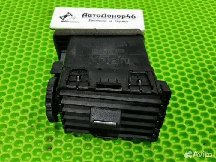 Дефлектор в торпедо левый Nissan Teana J31