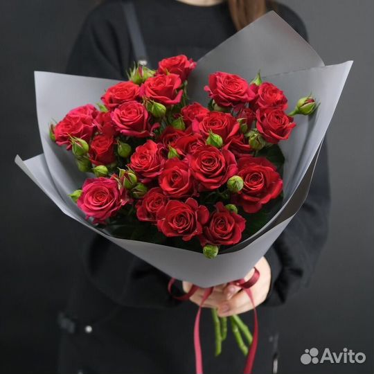 Букет из 5 красных кустовых роз