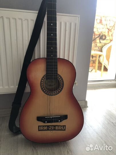 Акустическая гитара