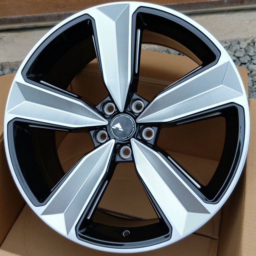 Литые диски Powcan 8.5×R19 5×112