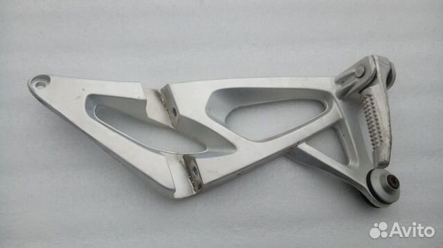 BMW K1200S задний правый пассажирский кронштейн