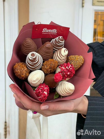 Букеты из фруктов клубника в шоколаде