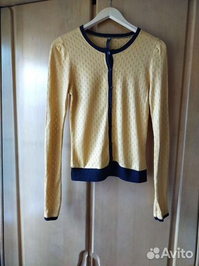 Кофта на пуговицах цвет охры