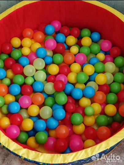 Сухой бассейн с шарами