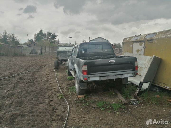 Toyota Hilux 2.7 AT, 2001, 200 000 км