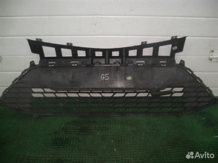 Решетка в бампер центральная Hyundai i30 2011