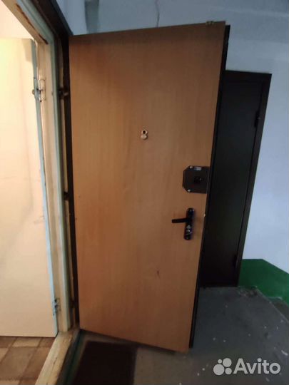 Дверь входная железная утепленная б/у