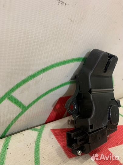 Замок багажника задний Mitsubishi Lancer 10 CY3A