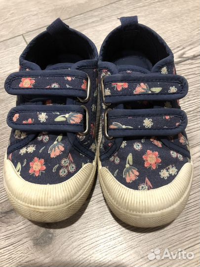 Кроссовки для девочки