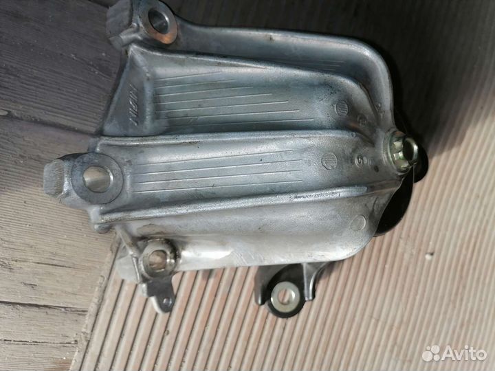 Подушка двигателя