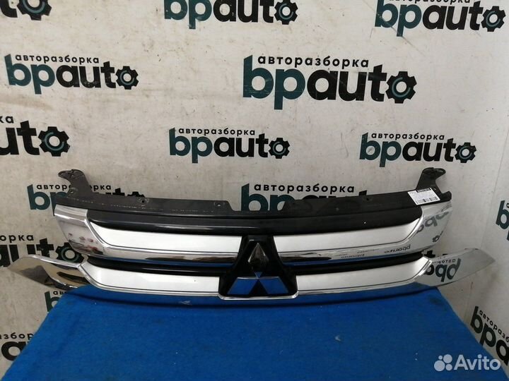 Решетка радиатора 7450A992 Mitsubishi Outlander