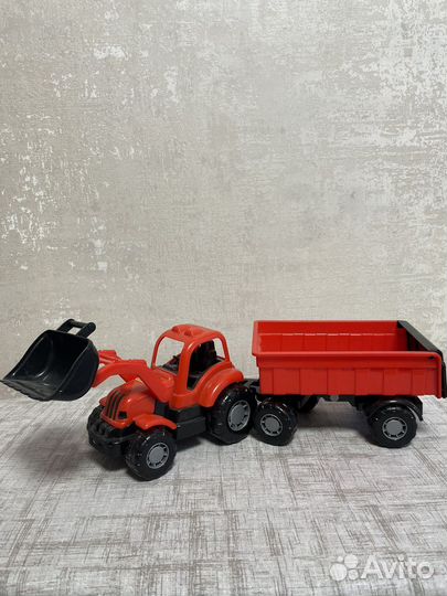 Игрушка трактор