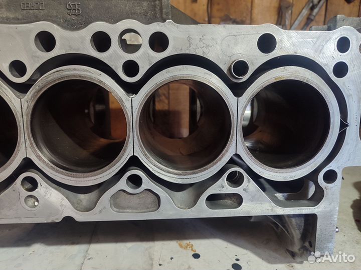 Блок двигателя вольво D5244T21