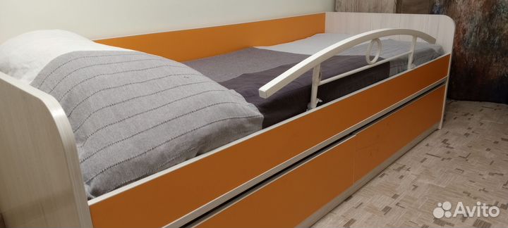 Защитный бортик для кровати