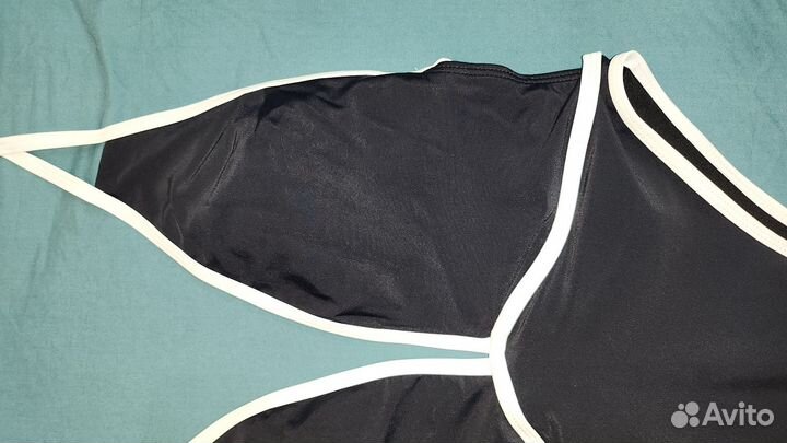Купальник слитный новый 42 в отпуск