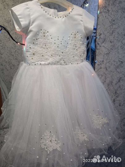 Искрящееся волшебное платье на 5-6 лет
