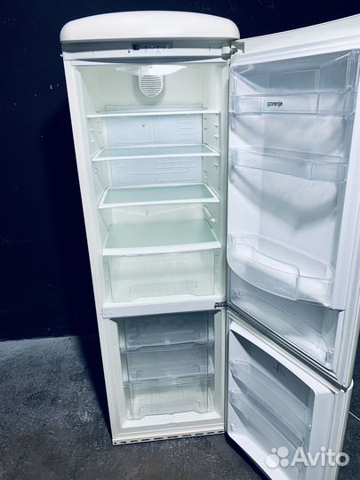 Холодильник Gorenge в стиле Smeg