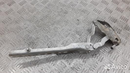 Петля капота audi A8 D3 (94Y09D501)