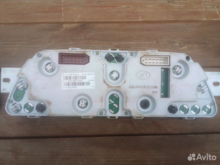 Щиток приборов ваз -2110, 2114 с дефектом