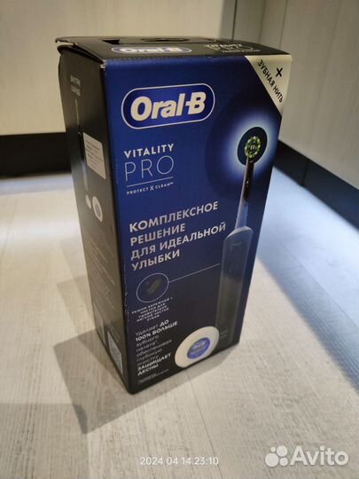 Электрическая зубная щетка oral b новая