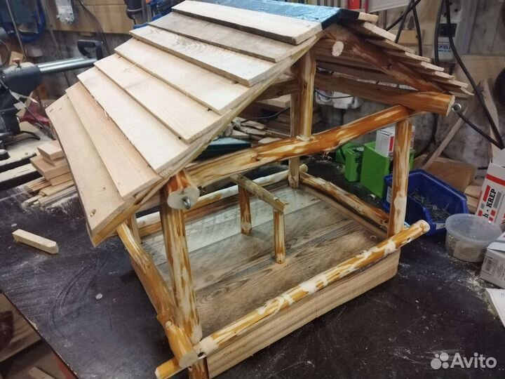 Кормушка для птиц деревянная