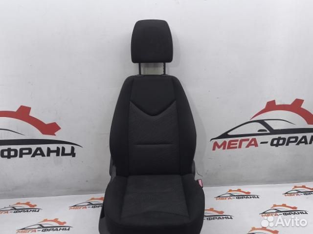 Сиденье переднее правое Peugeot 308 легковой
