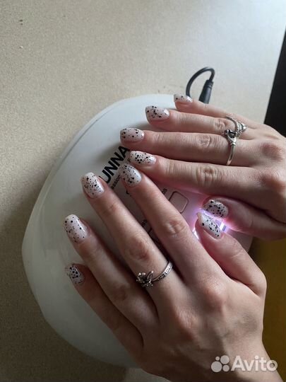 Модель на маникюр