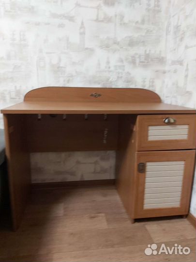 Письменный стол