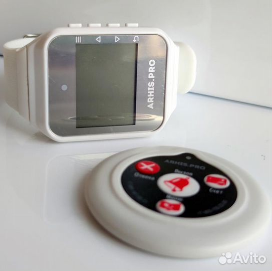 Комплекты вызова персонала: кнопка вызова и часы