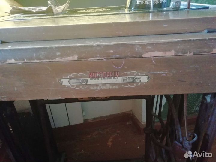 Старинная швейная машинка