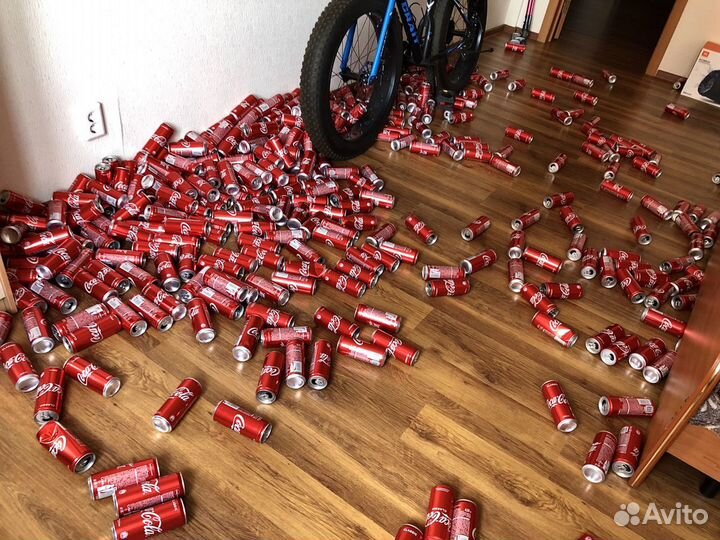 Coca Cola, Баночки Кока Кола 450штук