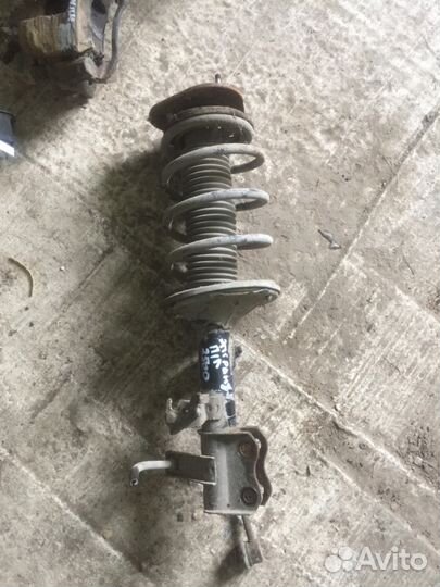 Geely emgrand ec7 передняя левая стойка