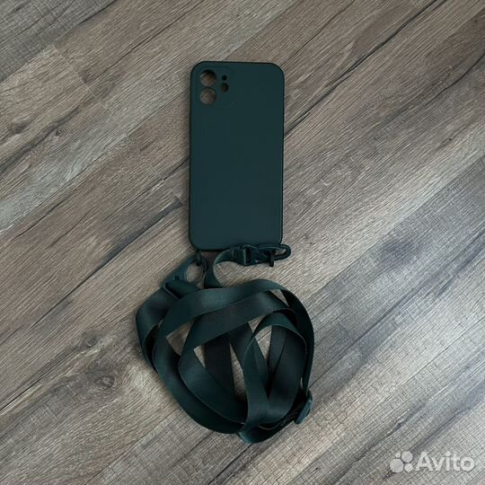 Шесть чехлов на iPhone 12