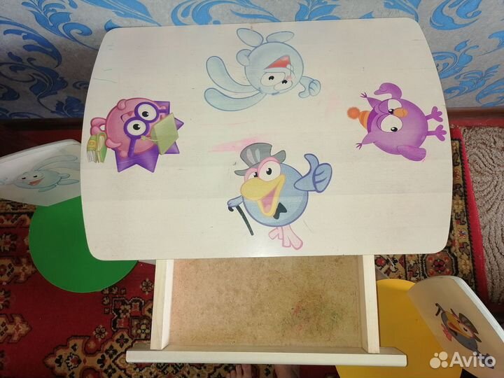 Детский стол и 2 стула