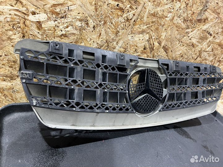 Решетка радиатора Mercedes W211