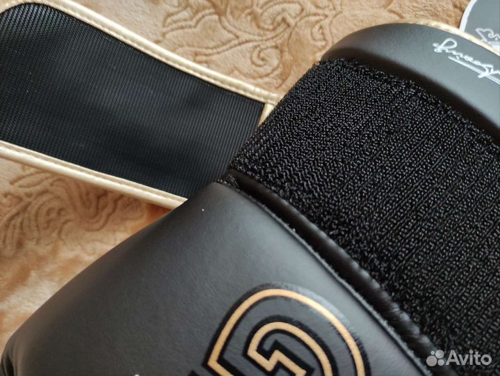 Боксерские перчатки 