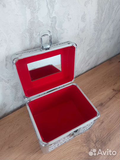 Шкатулка для украшений