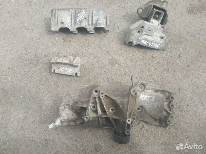 Кронштейн Рено Меган 1