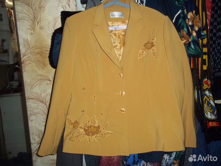 Костюм женский