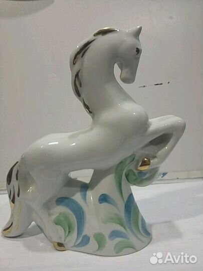 Конь