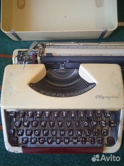 Печатная машинка olimpia, английский шрифт, винтаж