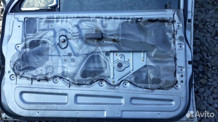 Дверь передняя правая Isuzu Rodeo, 93г