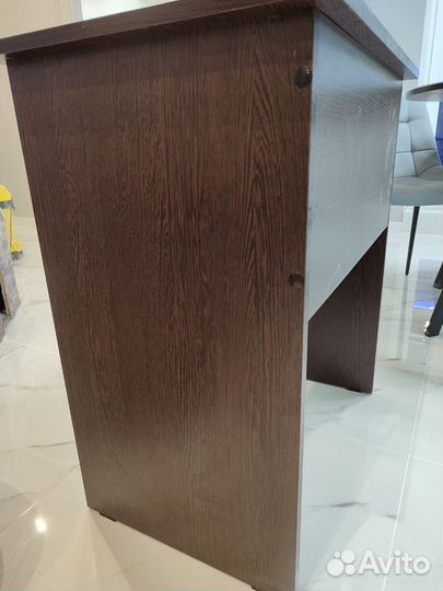 Письменный стол тёмно-коричневый 68 на 45 на 75